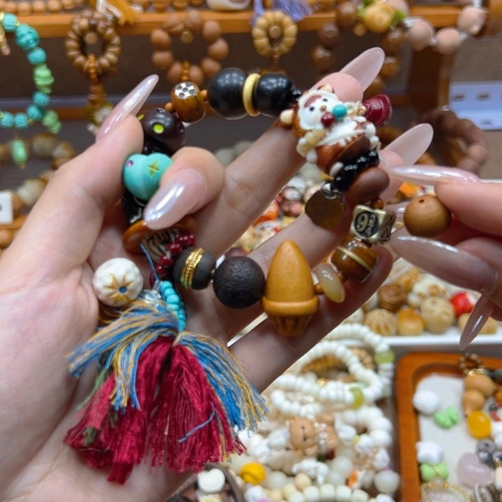 按图片串好发个图 金属滴溜拿掉 白色下面那颗换成猴头奶酪