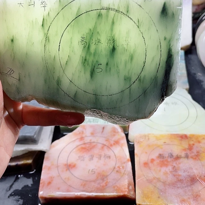 石英质玉未镶嵌手镯定制
