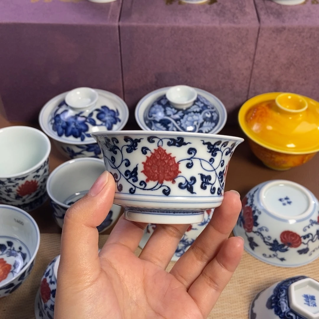 陶阳春白雪釉里红缠枝莲马蹄杯