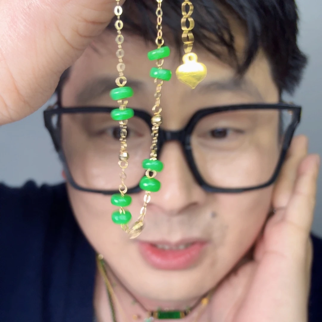 翡翠18K金镶嵌颈饰一件