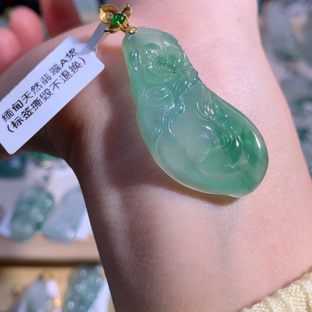 翡翠吊坠(不含链)18K金镶嵌