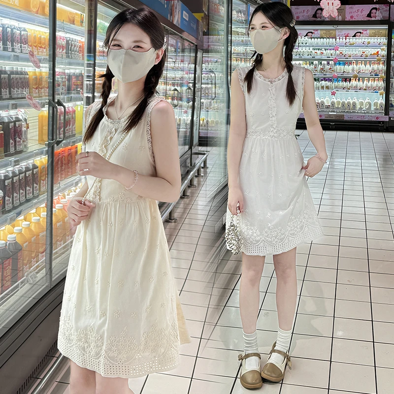 设计感无袖花边领镂空连衣裙夏季新款小个子显瘦甜美气质背心裙子