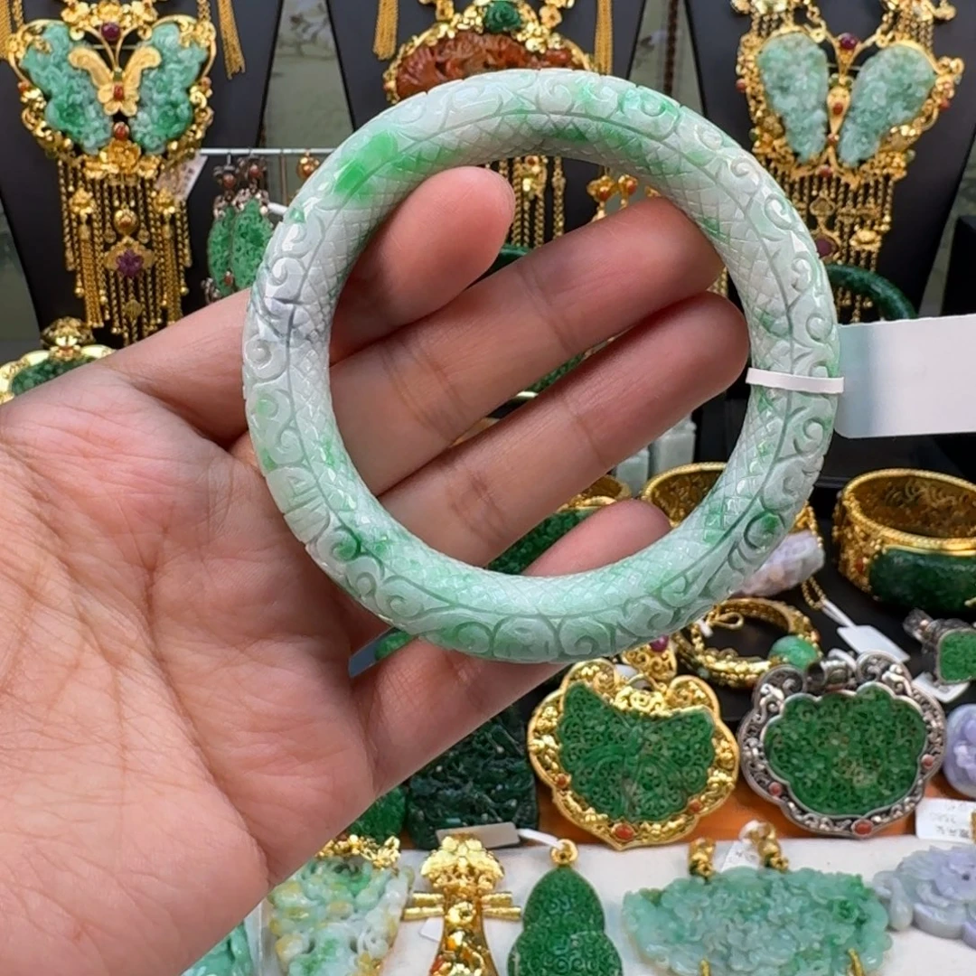 翡翠未镶嵌手镯手镯 炸价