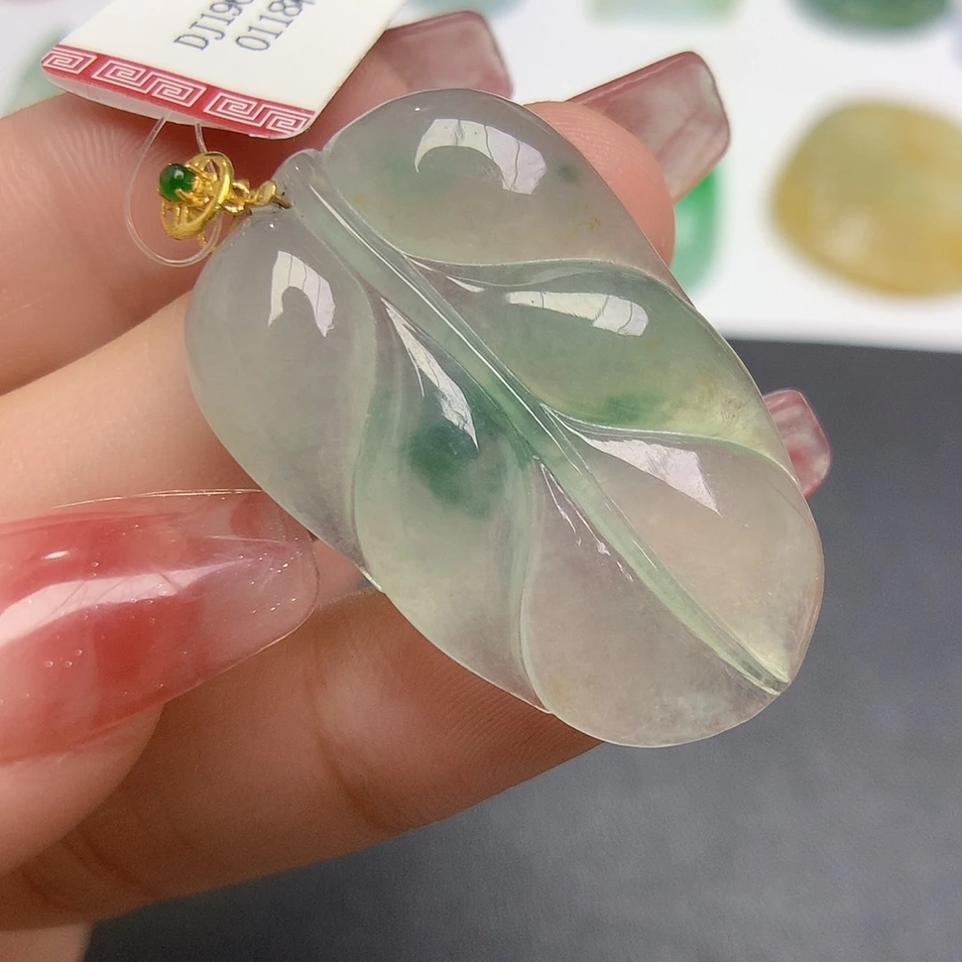 翡翠颈饰18K金镶嵌叶子