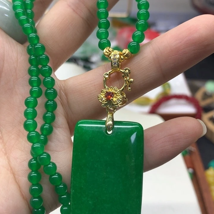 颈饰未镶嵌翡翠吊坠