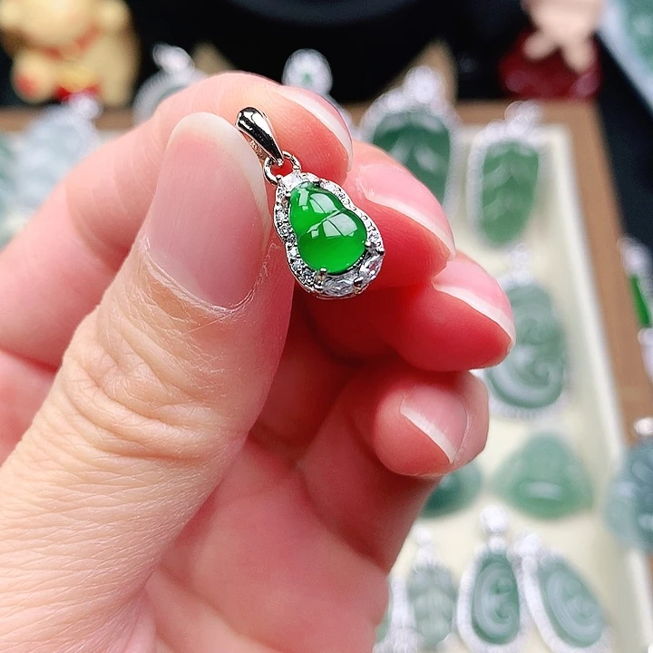 颈饰未镶嵌翡翠吊坠