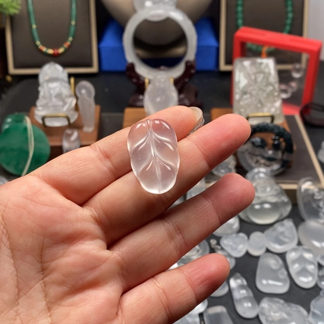 石英质玉未镶嵌颈饰