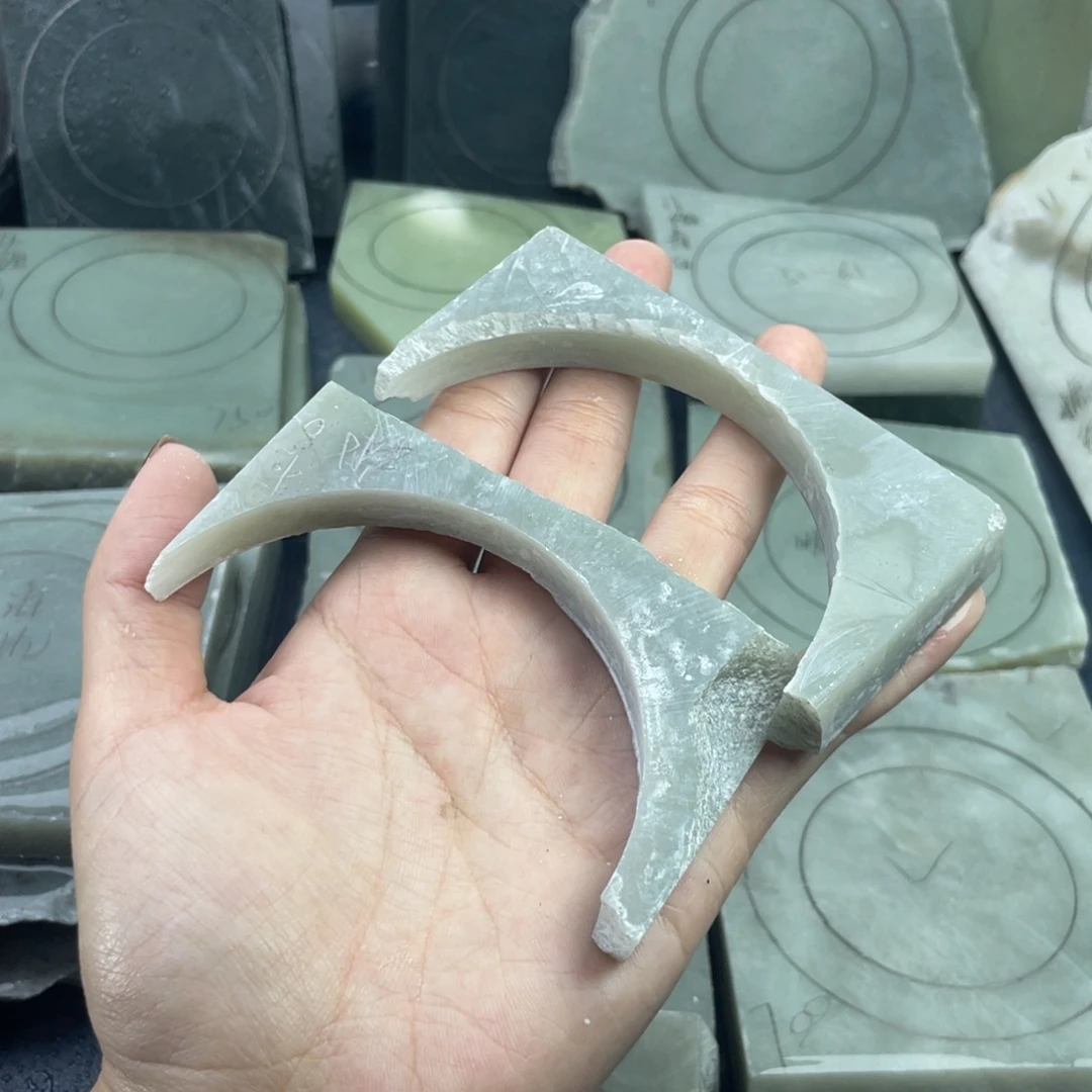 胡***。和田玉未镶嵌手镯珠子卡6