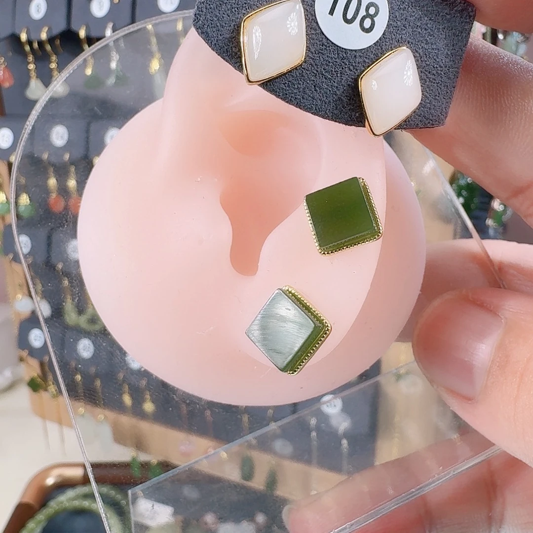 K***鱼和田玉银S925镶嵌耳饰