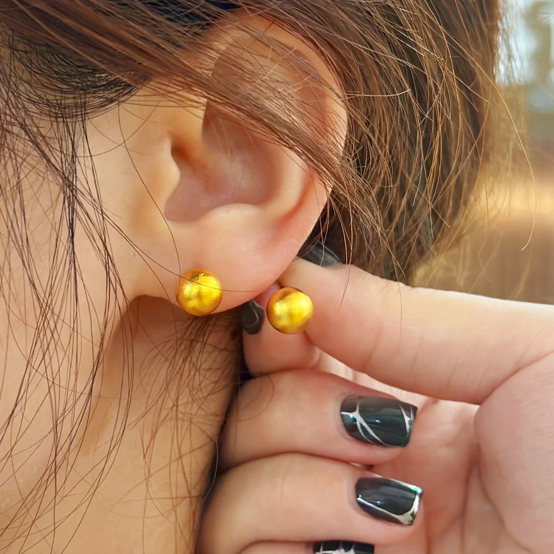 【秀秀专享】足金999 卡8mm古法豆豆耳钉