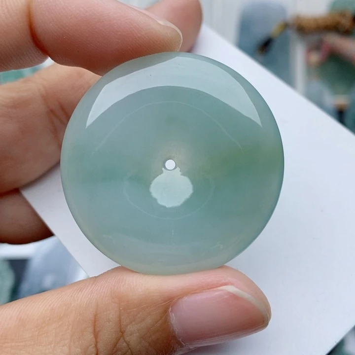 翡翠未镶嵌颈饰平安扣