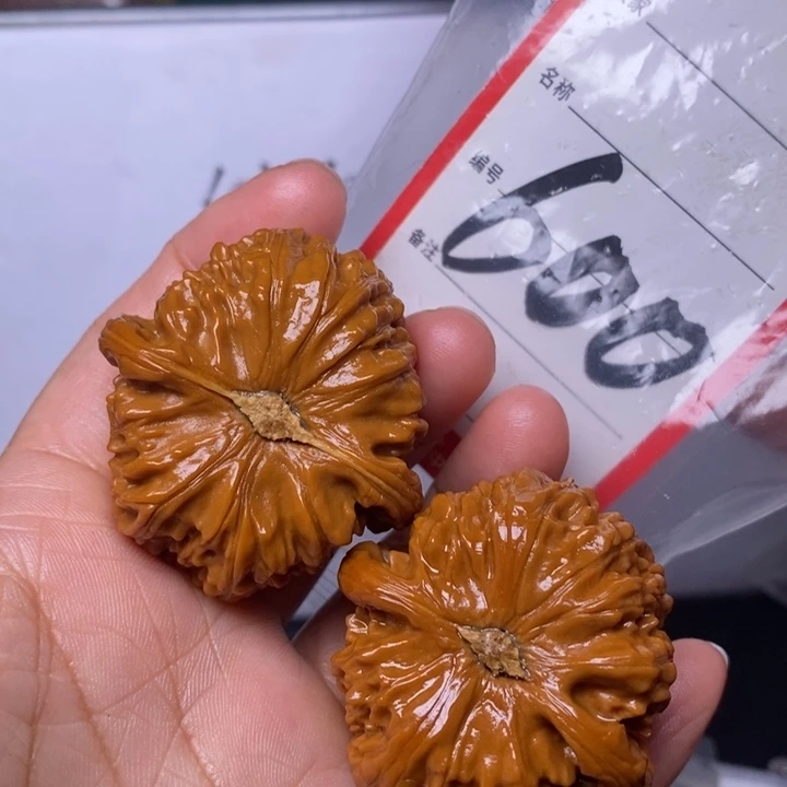 文玩核桃把件600，42闷白