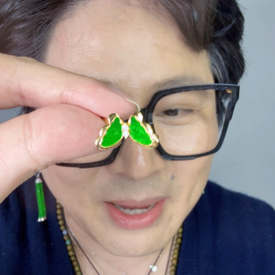 翡翠未镶嵌颈饰一件