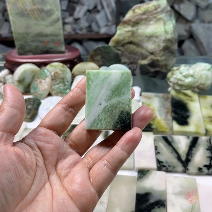 独山玉颈饰未镶嵌饿**法