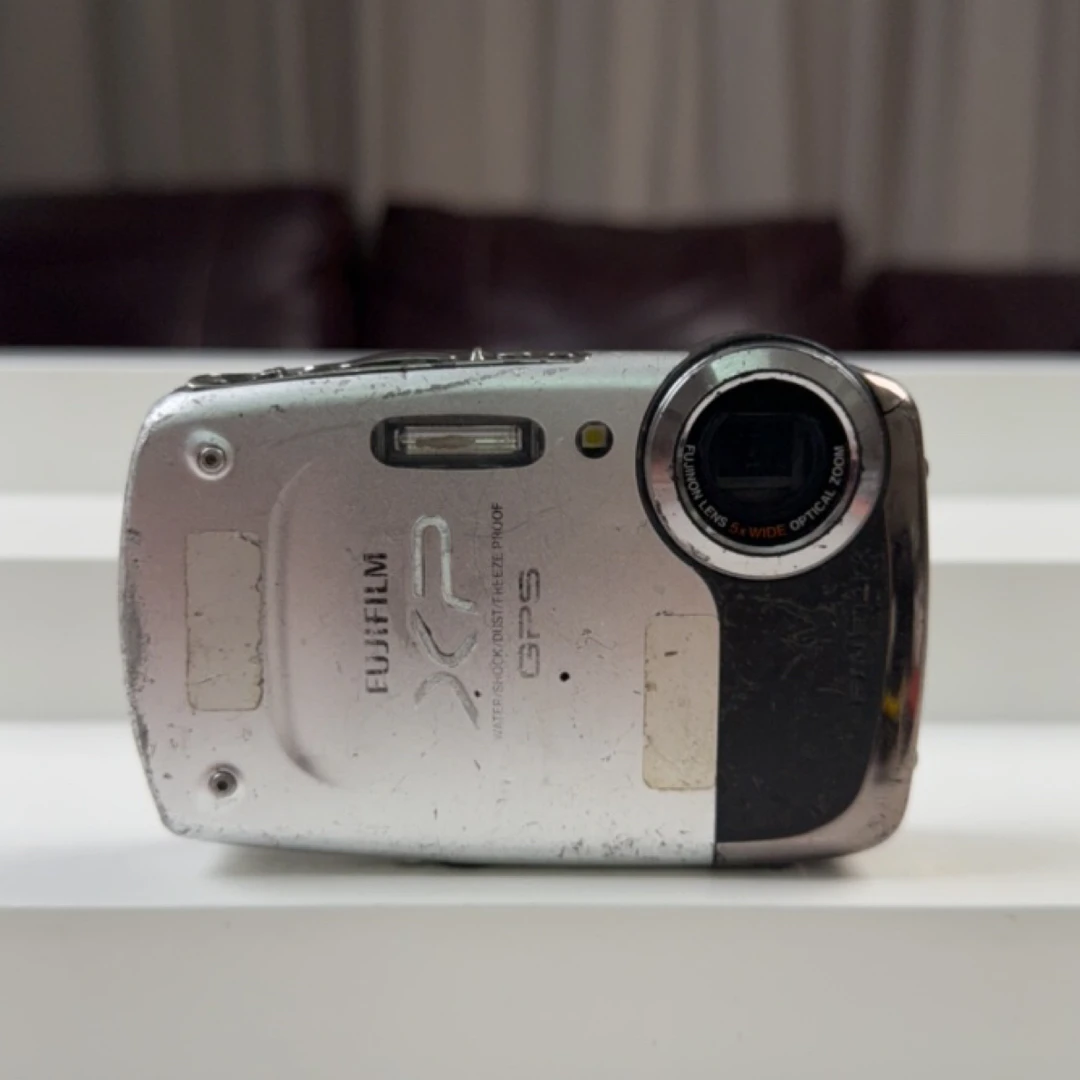 8新 Fujifilm/富士 XP30银色1420万像素5倍光变冷白皮色彩好相机