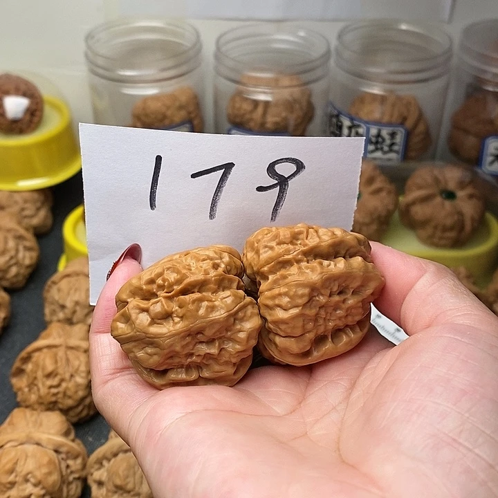 核桃蛤蟆37斤左右一个半