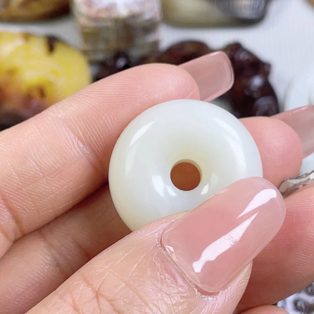 和田玉颈饰未镶嵌英****馆