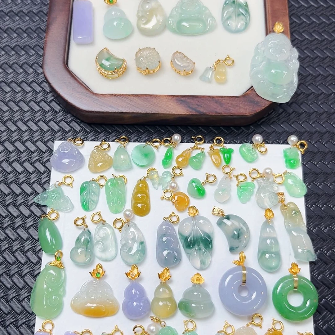 颈饰18K金镶嵌翡翠