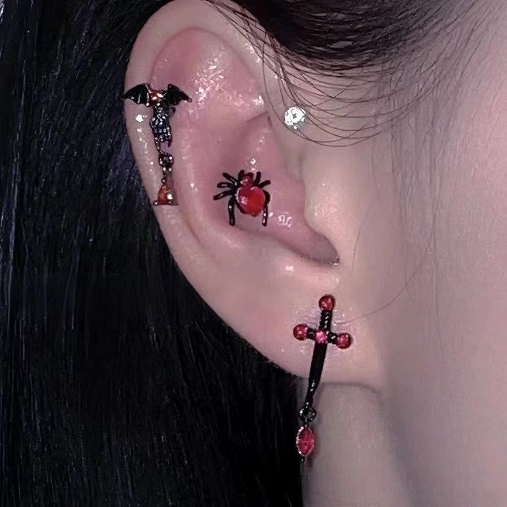 国潮复古暗黑系血红色蜘蛛恶魔耳钉钛钢十字架耳钉女士耳环新款