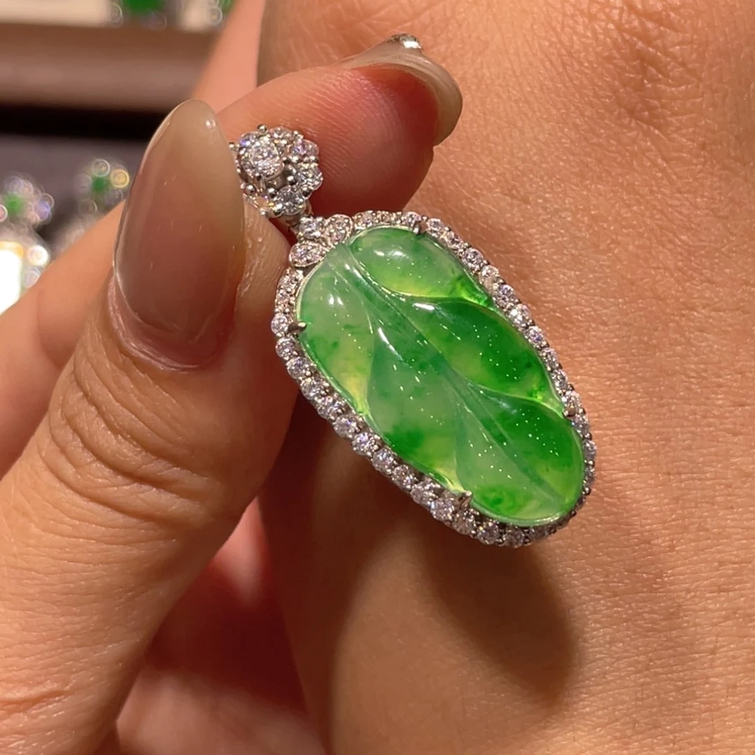 颈饰银S925镶嵌翡翠女****?吊坠