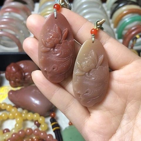 石英质玉未镶嵌颈饰