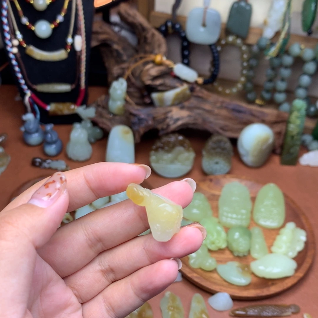 和田玉未镶嵌挂件