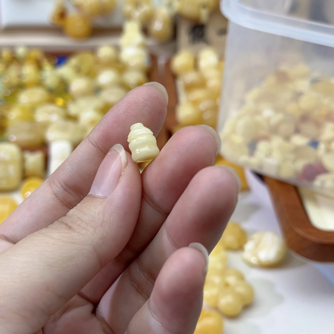 未镶嵌蜜蜡裸石配饰