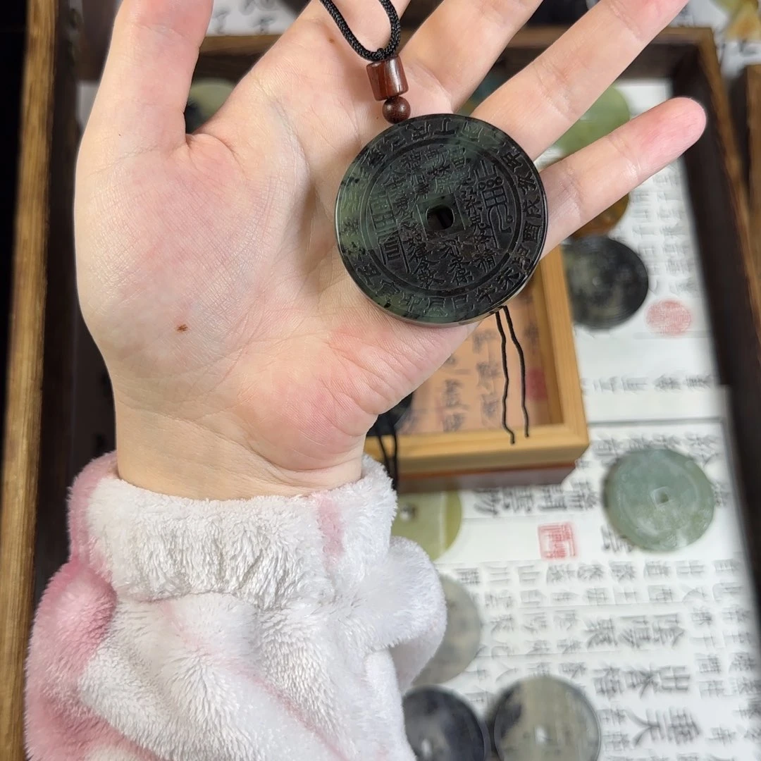 旺****蛇纹石玉合金颈饰