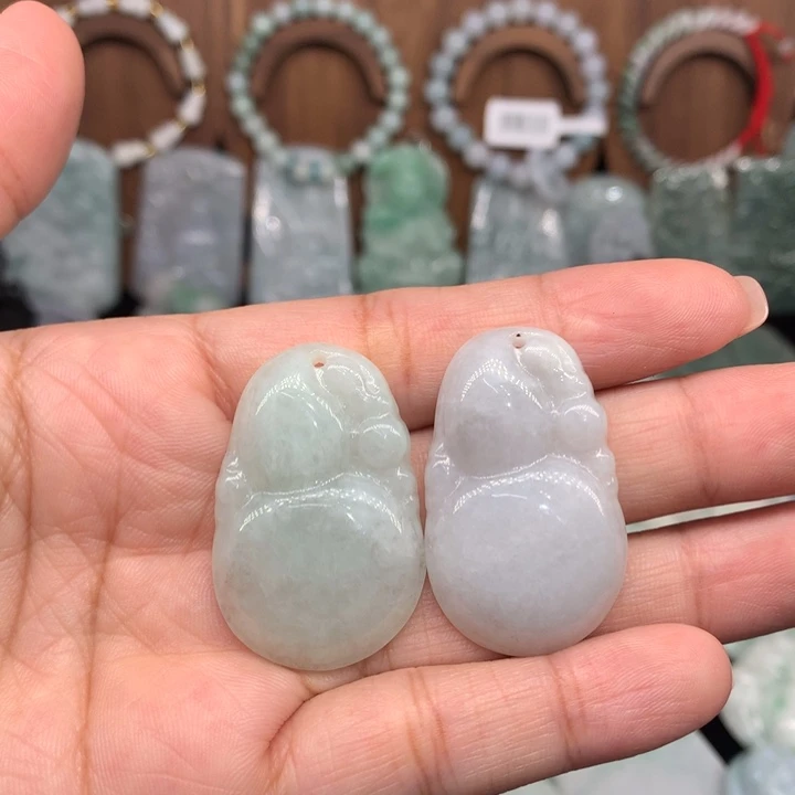 颈饰未镶嵌翡翠微瑕