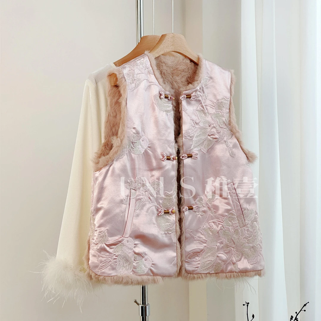 UNUS稚壹新中式獭兔毛刺绣皮草马甲双面穿高级感盘扣外穿时尚轻奢