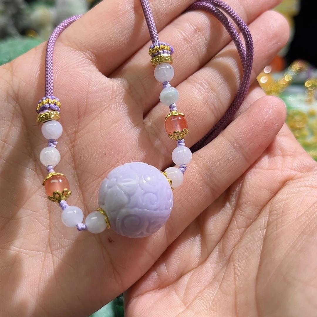 翡翠未镶嵌颈饰待编织