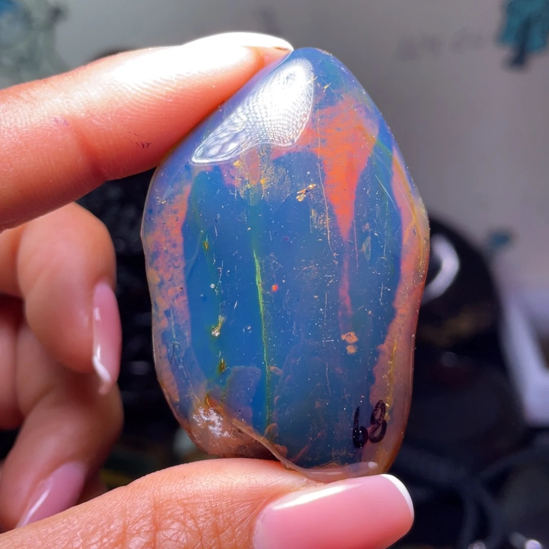 琥珀裸石未镶嵌！