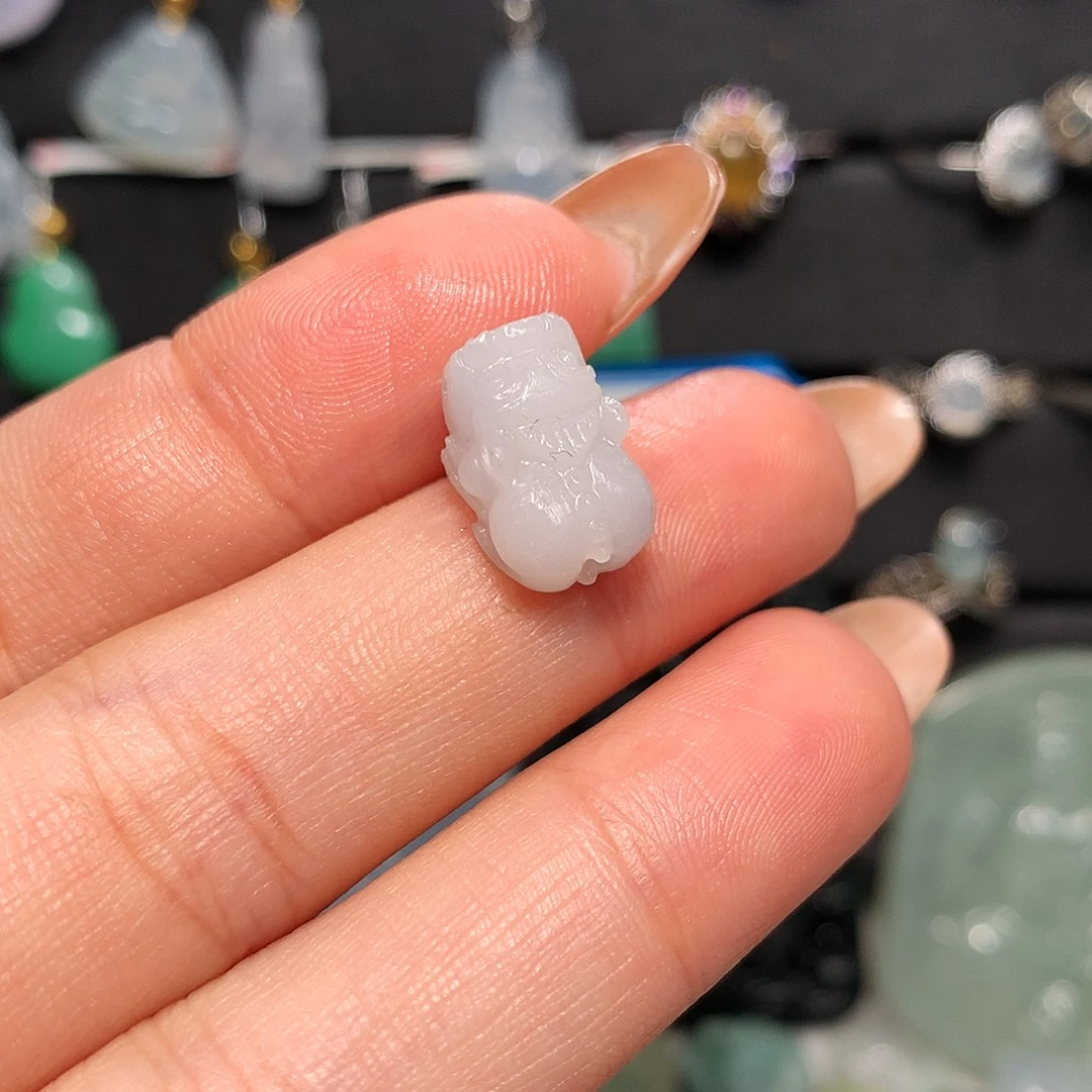 翡翠未镶嵌颈饰白冰貔貅