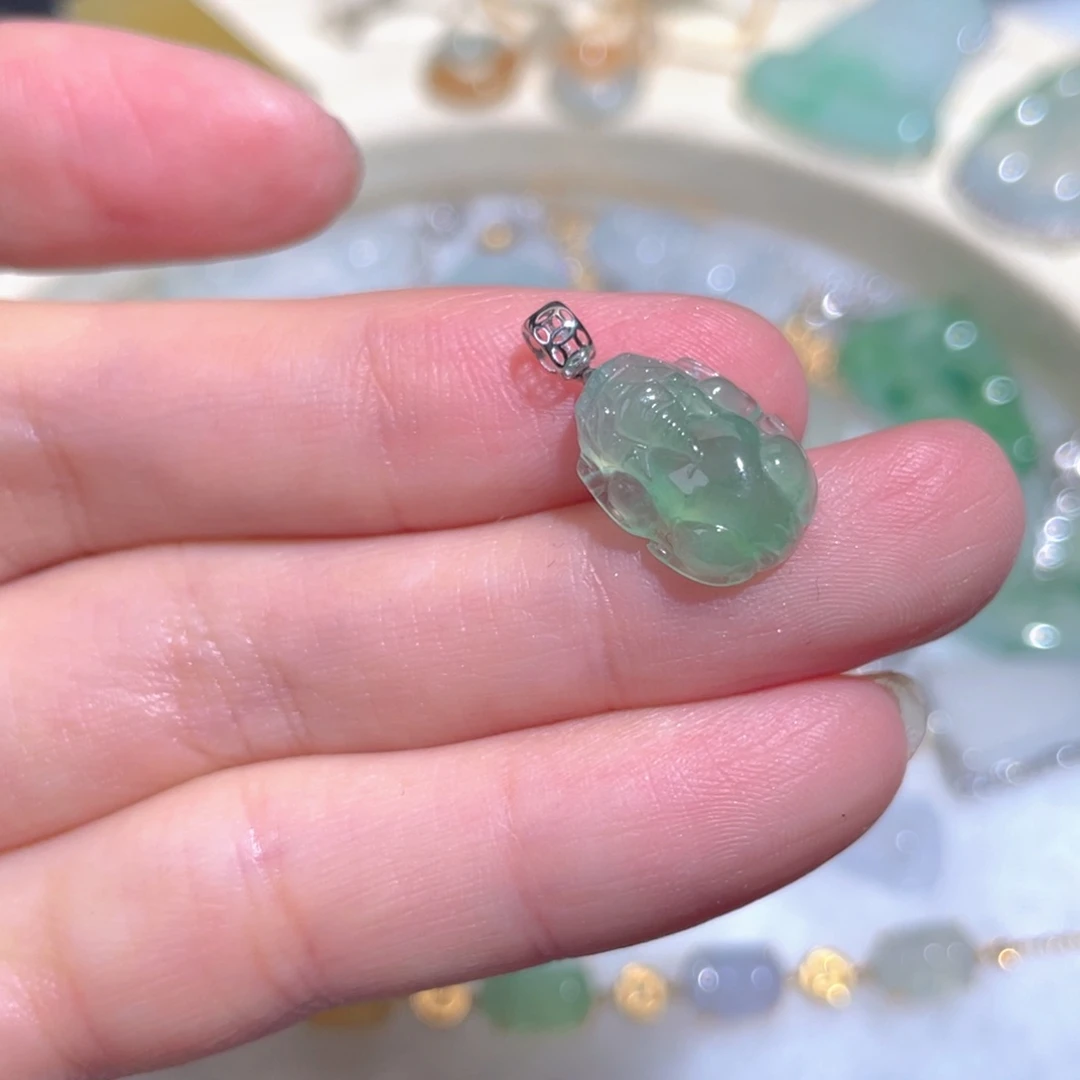 翡翠颈饰18K金镶嵌翡翠