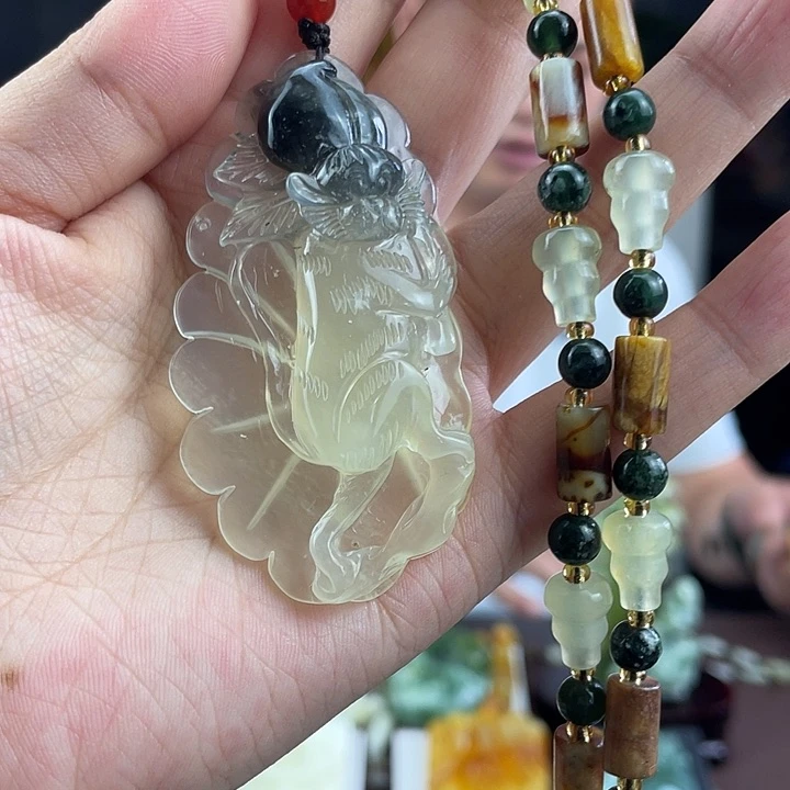 蛇纹石玉未镶嵌颈饰