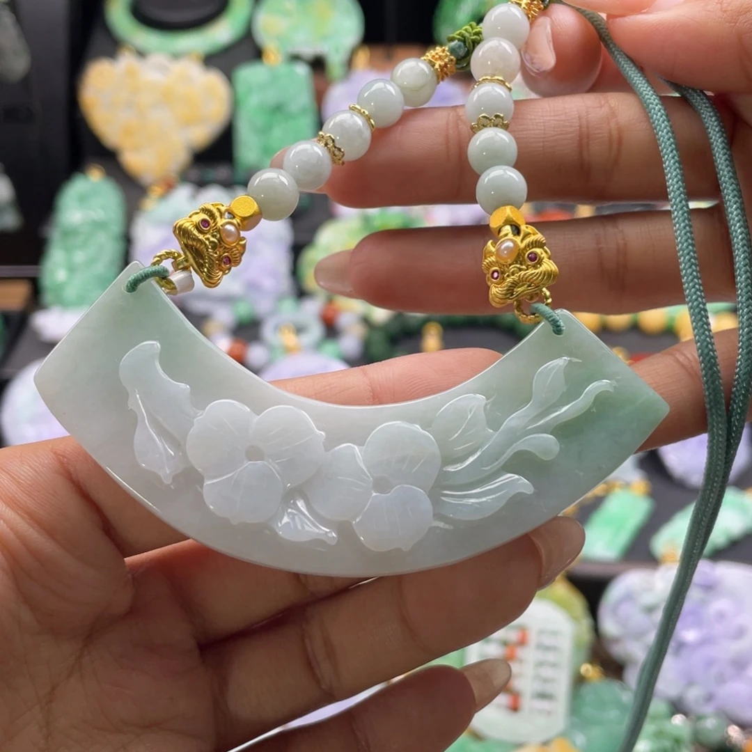 翡翠未镶嵌颈饰待编织