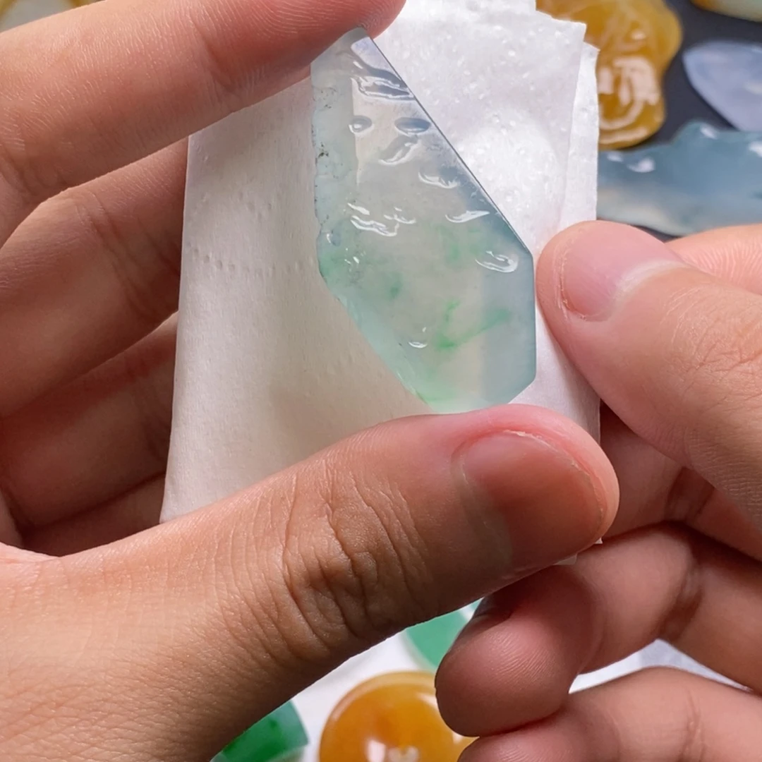 定制翡翠未镶嵌金丝阳绿 吊坠料