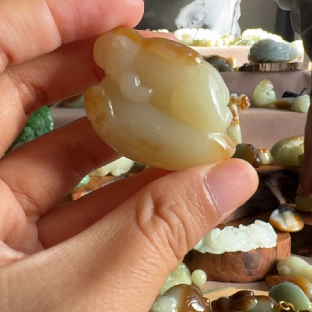 颈饰未镶嵌和田玉（糖玉）