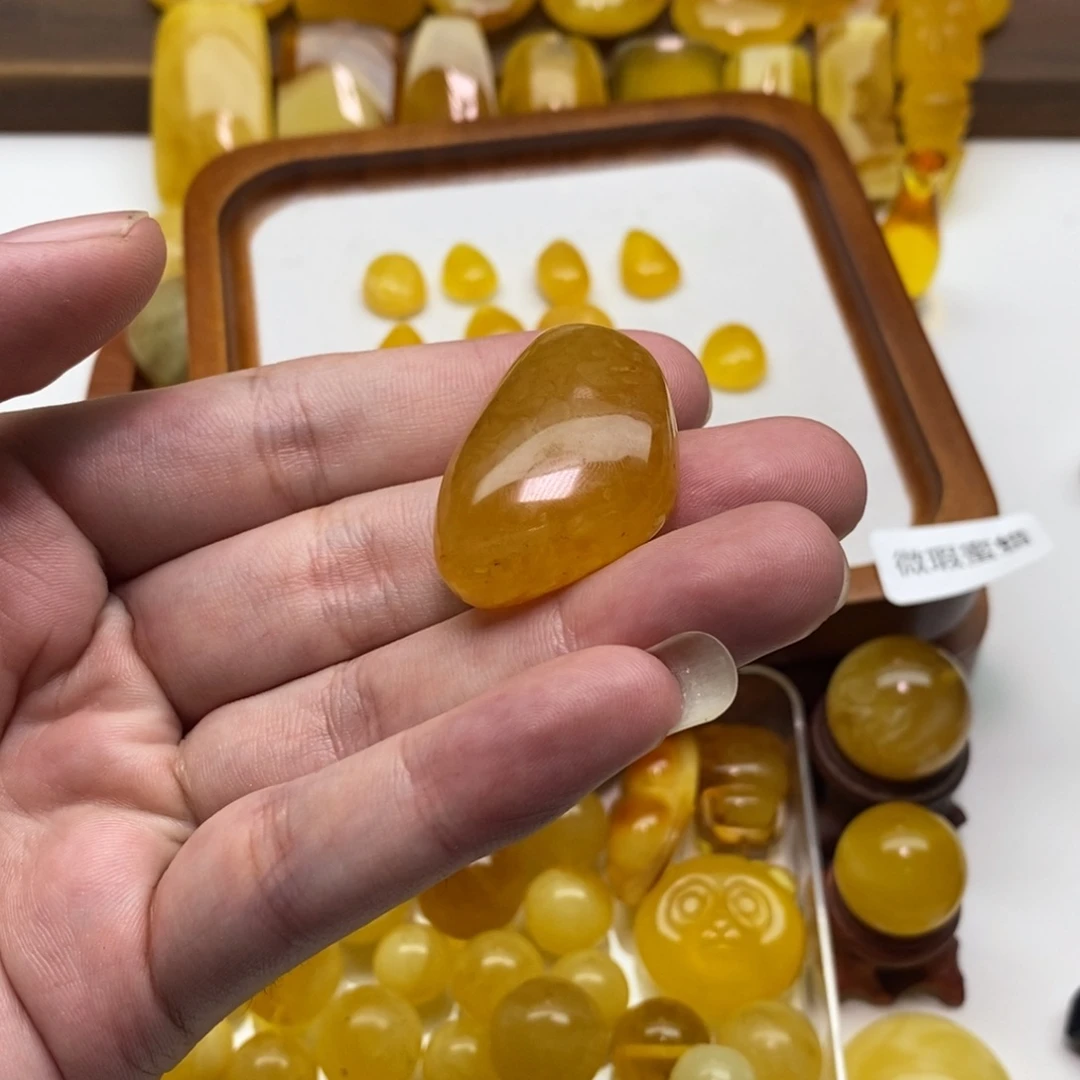 上***前裸石琥珀未镶嵌微瑕吊坠