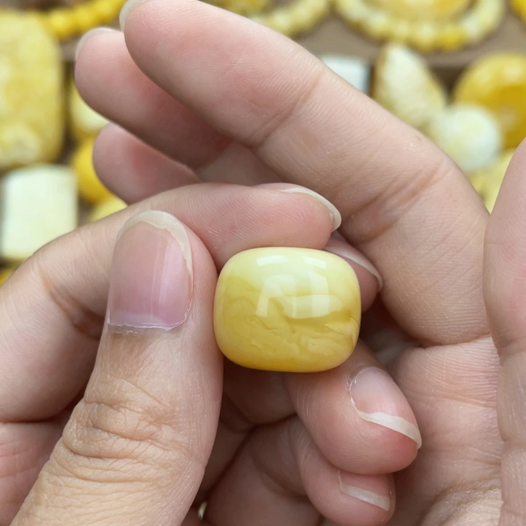 琥珀颈饰未镶嵌浓蜡 老型