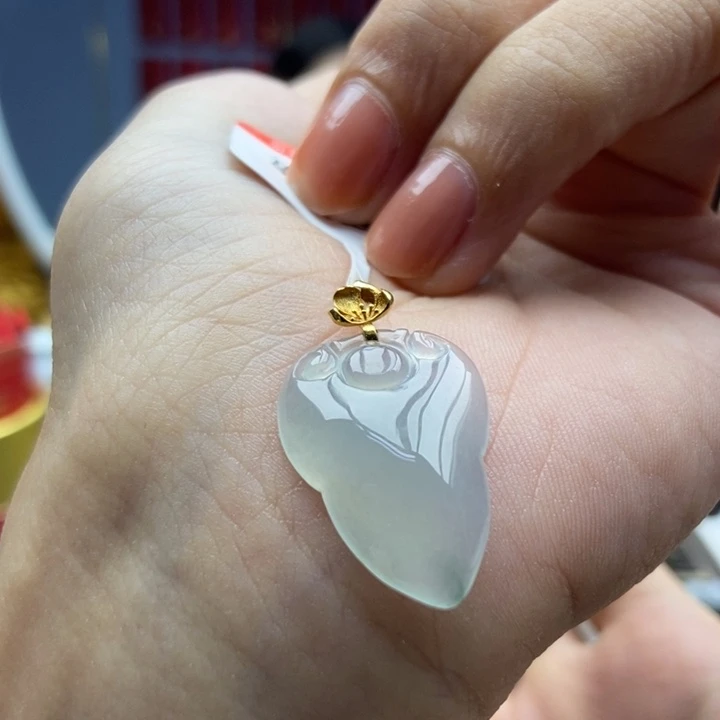 翡翠18K金镶嵌颈饰吊坠48