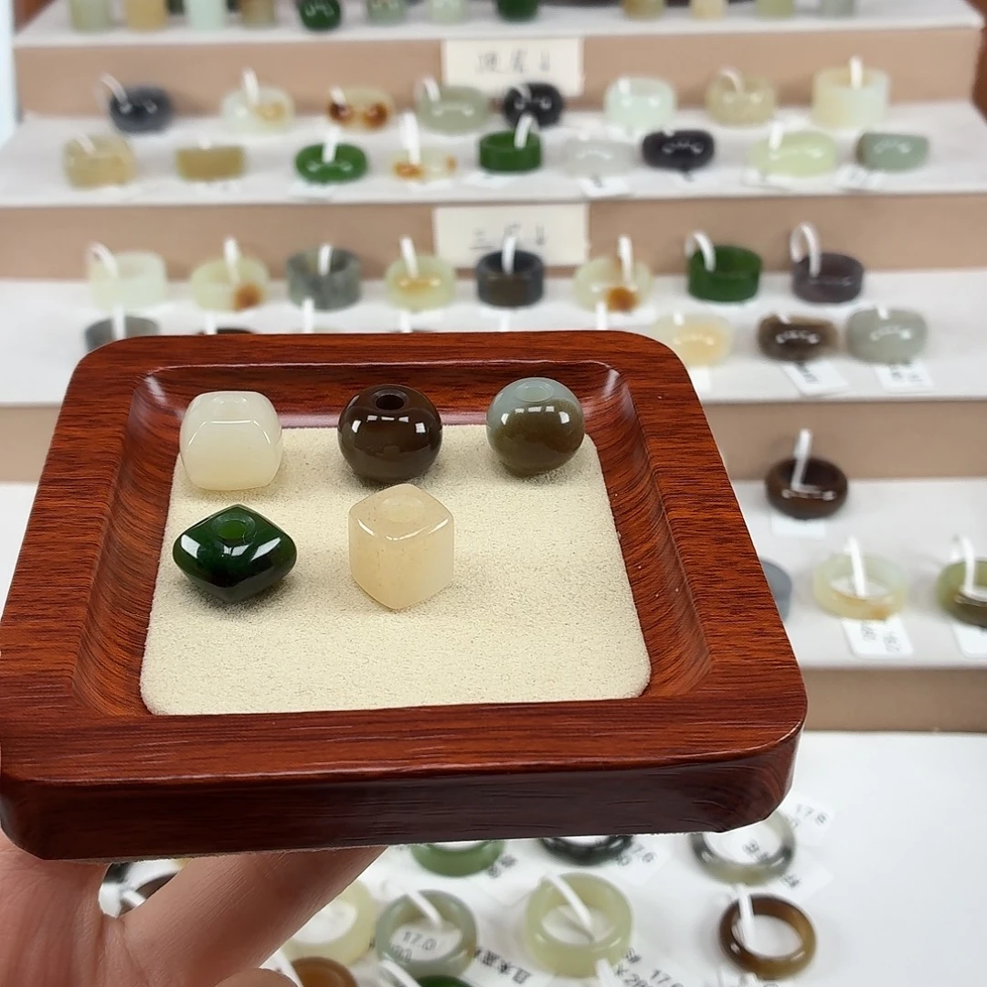 炸***‘和田玉未镶嵌戒指