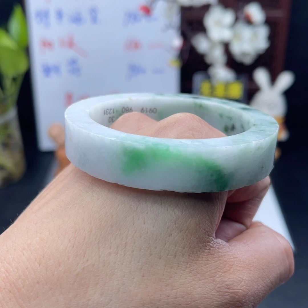 定制翡翠未镶嵌58-59正圈阳绿飘花