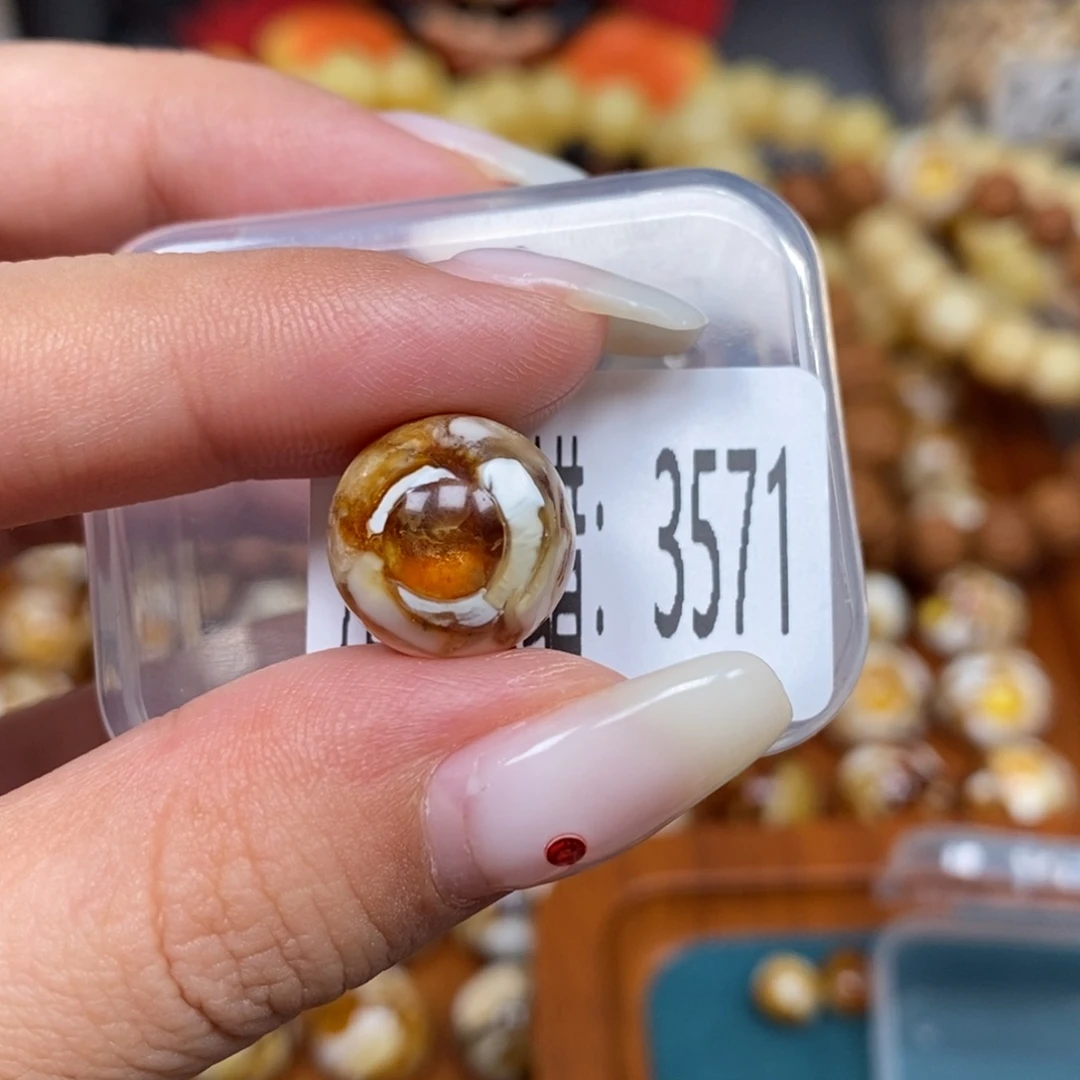 蜜蜡未镶嵌珠宝奇石3571