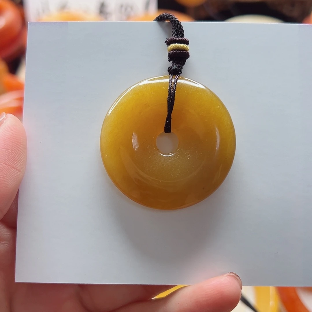 石英质玉（黄龙玉）未镶嵌颈饰