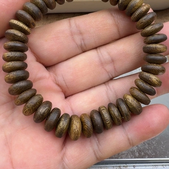 钱***量沉香手串乌身手串9克