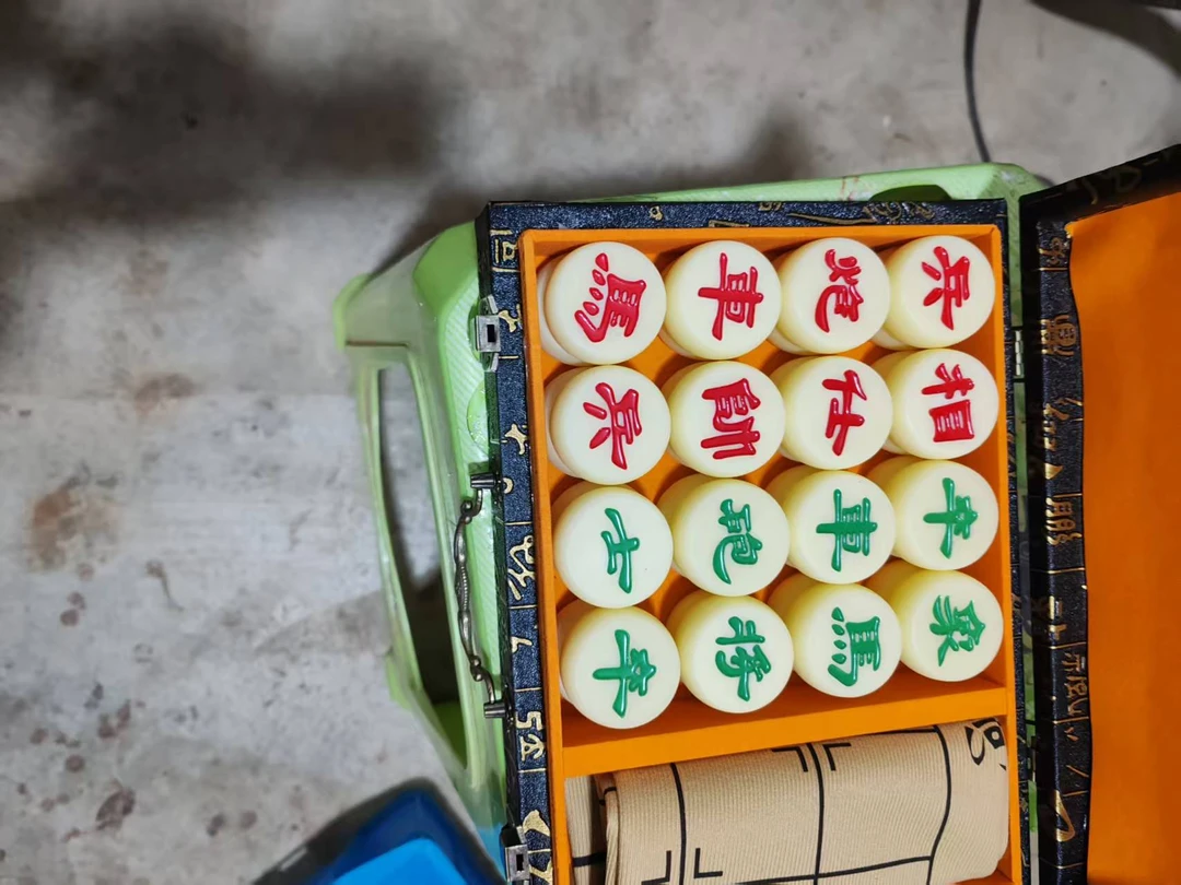 米黄色尼龙象棋，尺寸4.0x2.0鼓形