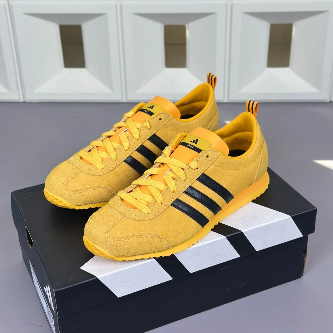 【瑕疵慎拍】Adidas/阿迪达斯德训鞋（大小脚左36.5右36）JS1122