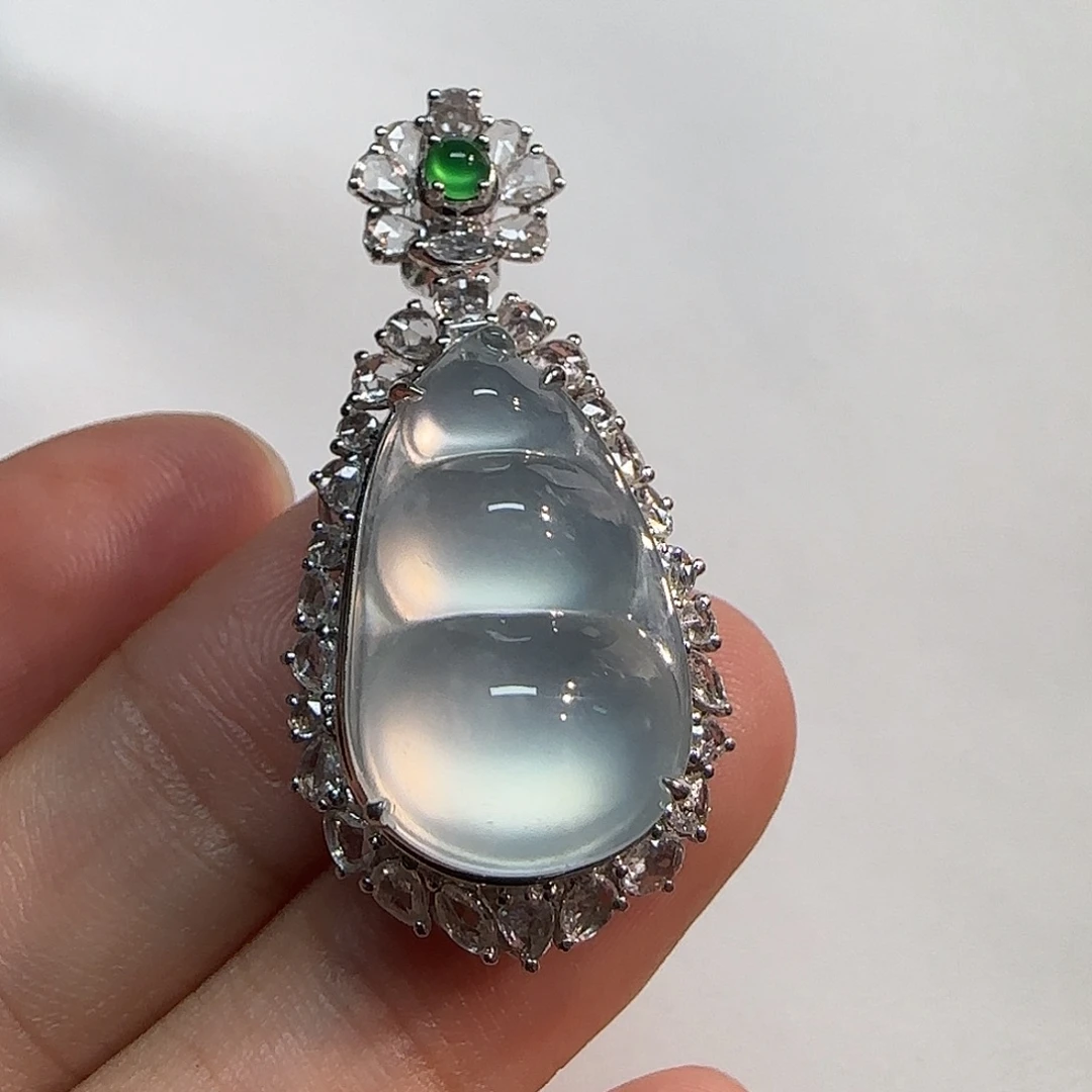 翡翠18K金镶嵌吊坠(不含链)福豆