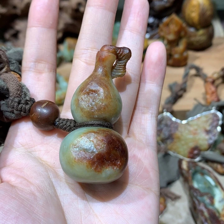 未镶嵌岫岩河磨玉（透闪石质玉）挂件八**财